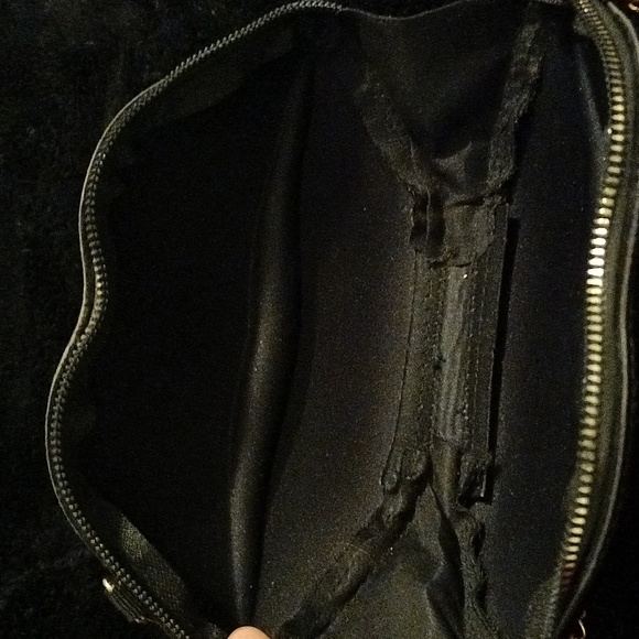 Black Patent Lip bag - Picture 3 of 3
